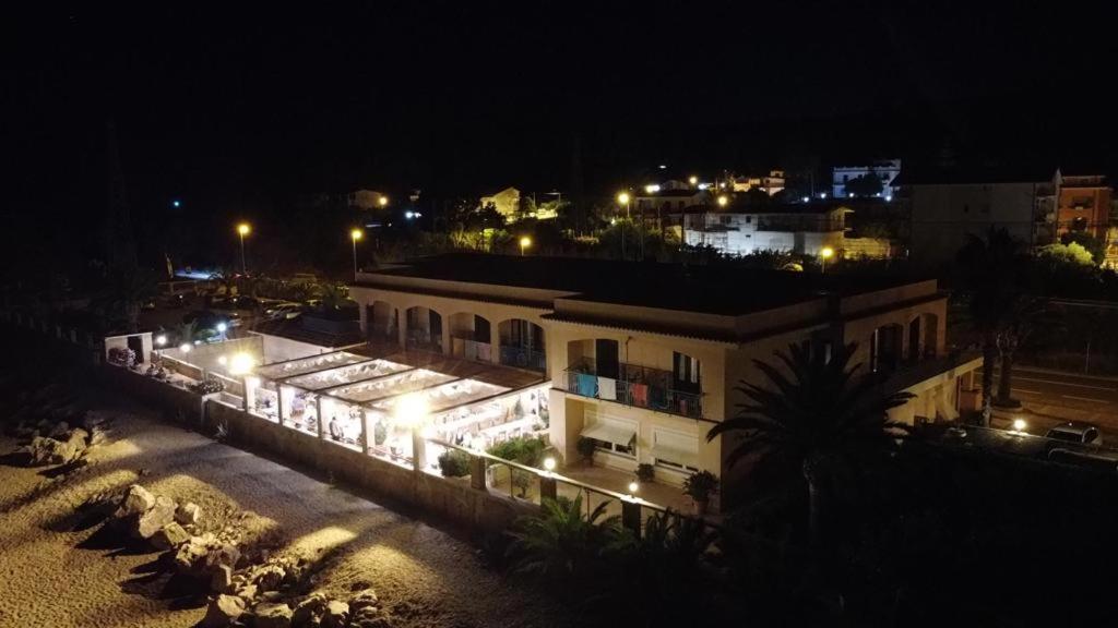 Hotel Ristorante La Lampara Gizzeria Exterior photo
