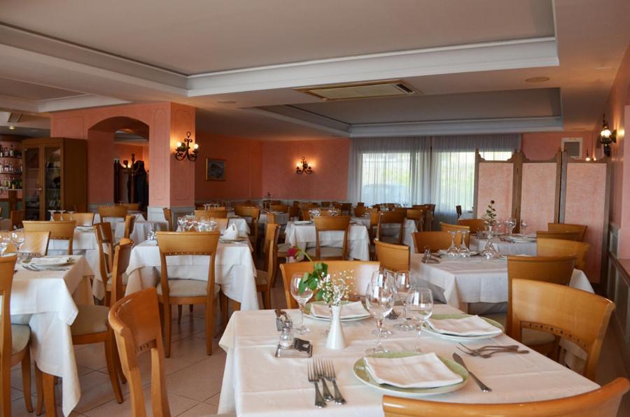 Hotel Ristorante La Lampara Gizzeria Exterior photo