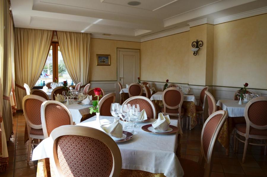 Hotel Ristorante La Lampara Gizzeria Exterior photo